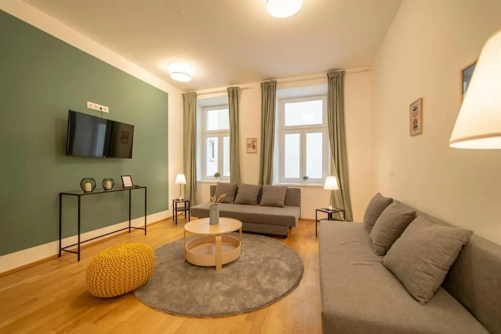 Spacious Apartment Mitten In Wien